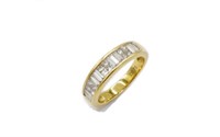 Diamond & 18ct yellow gold tapered ring