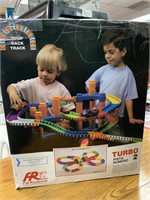 JUMP BACK TRACK TURBO TOY SET