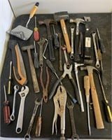 X - LOT OF SMALL HAND TOOLS (G9)