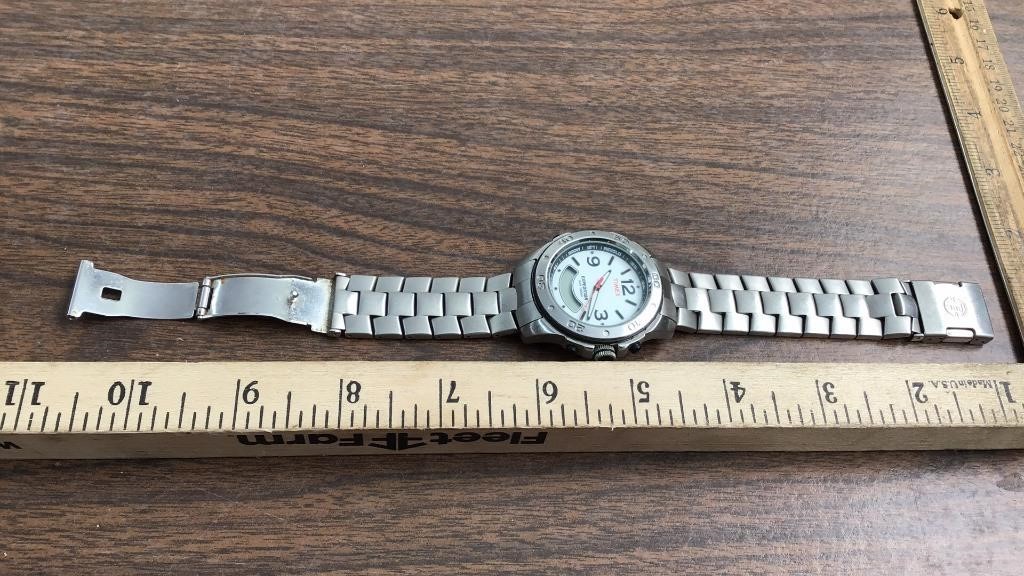 Men’s Timex Expedition WR 100M( needs a back)