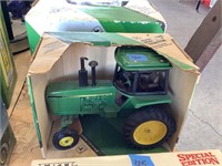 John Deere Row Crop Tractor 1/16 in box