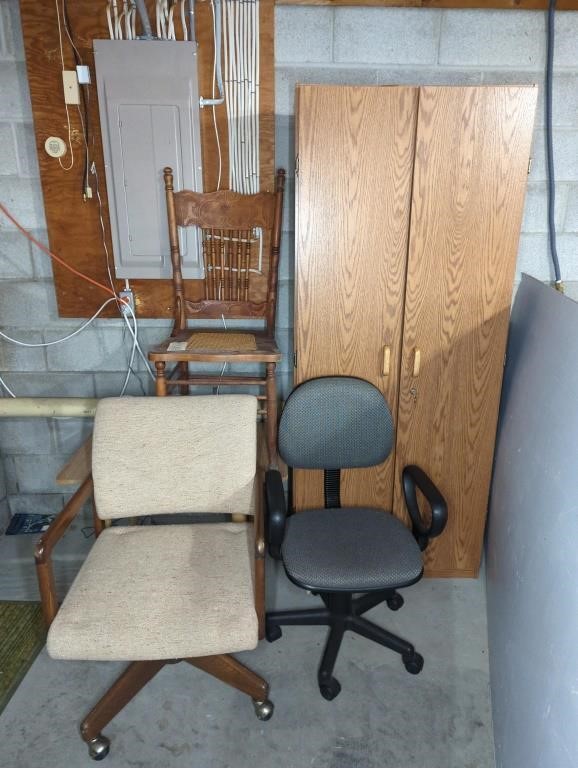 2 DOOR CABINET W/ SIDE TABLE & (3) CHAIRS