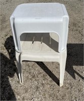 SMALL STEP STOOL AND PLASTIC SIDE TABLE