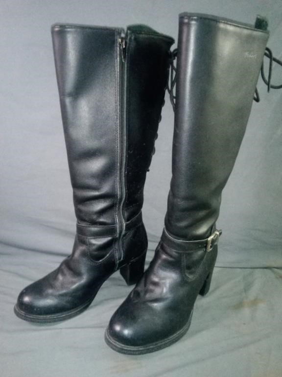 Ladies Size 7 Lined High Top Martino Boots