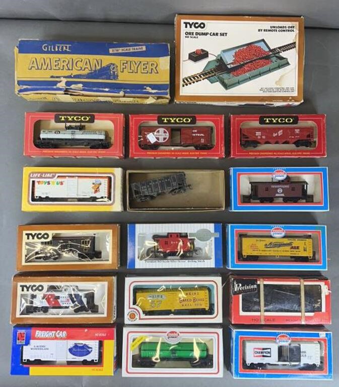 17pc Tyco & Related HO Trains In Box+