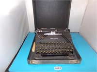 Vtg Smith Corona Sterling typewriter in case