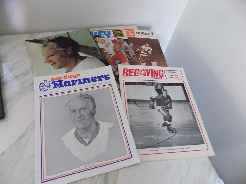 5 Gordie Howe Vintage Programs and Magazines