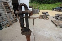 4' Bench Vice on Stand