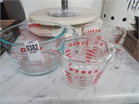 3 pyrex glass mesuring cups