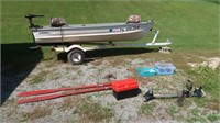 12 ft Starcrafts Boat w/Trailer, Trailer Acces, 2