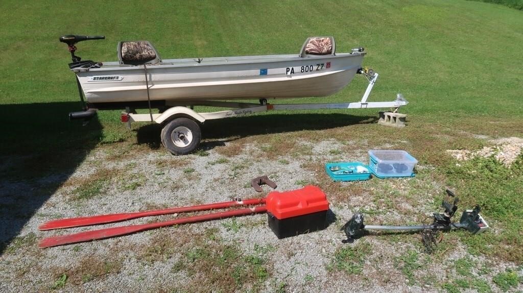 12 ft Starcrafts Boat w/Trailer, Trailer Acces, 2