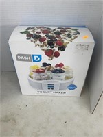 Dash yogurt maker