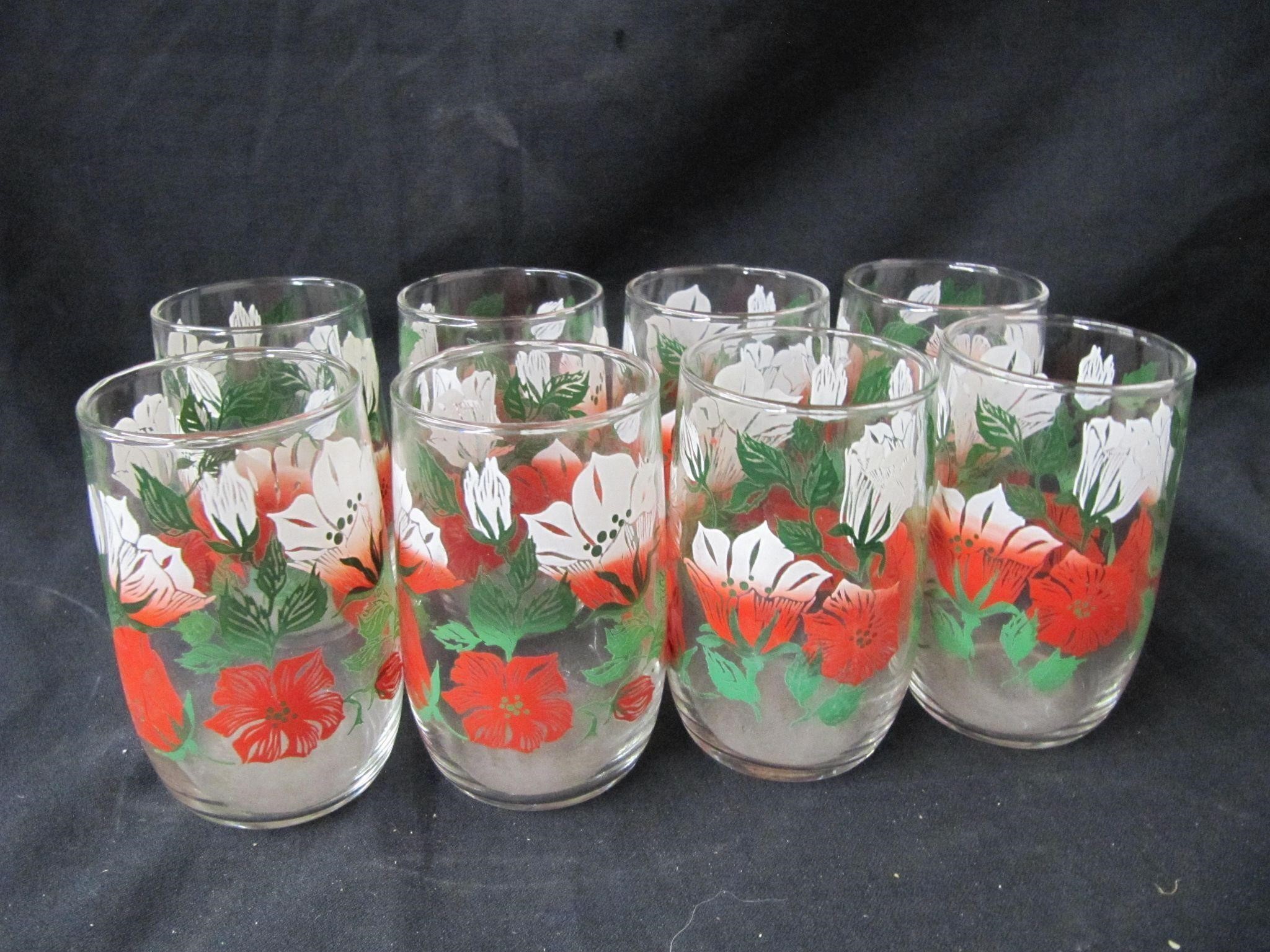 SET OF 8 RED/WHITE/GREEN DRINKING GLASSES