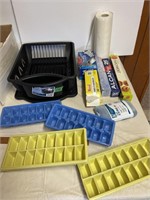 Kitchen lot- ice cube trays/ sink set/ ice pack/