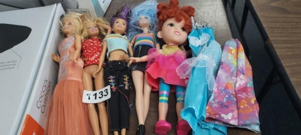 LOT OF DOLLS AND CLOTHES
