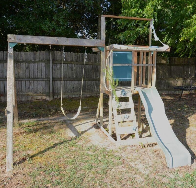 CHILDRENS PLAY SET