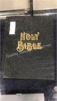 1 LOT HOLY BIBLE (DISPLAY)
