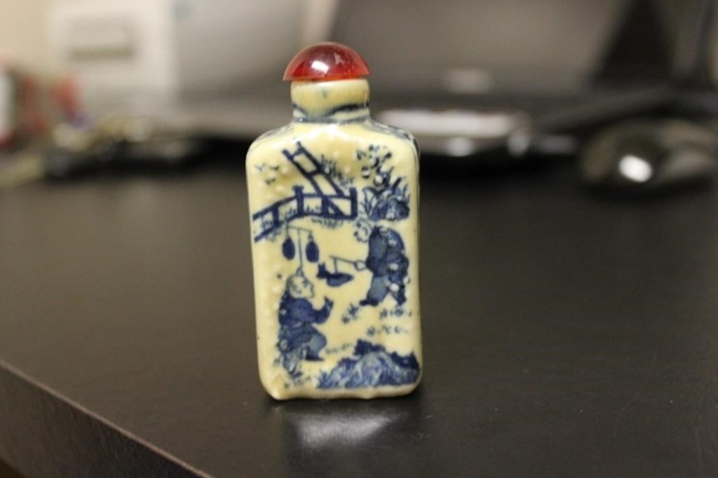A Vintage Chinese Blue and White Snuff Bottle