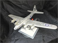 FRANKLIN MINT FLYING FORTRESS B-17G PLANE ON