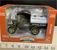 Gearbox  1912 Ford Coin bank  1:24