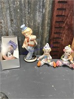 Assorted clown figurines