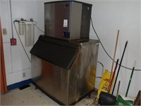 Manitowoc Ice Machine and Ice Bin