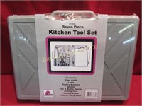 New 7pc Kitchen Tool Set in Storage Box
