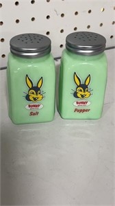Jadeite Bunny Shakers