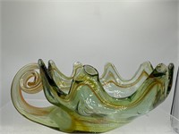 Art glass cornucopia bowl