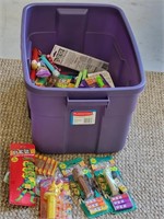 PURPLE TOTE W/PEZ CANDY CONTAINERS
