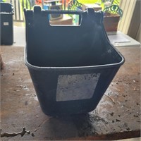 12L feeder/mineral bucket