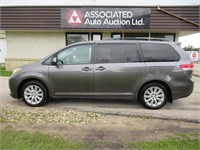 2013 TOYOTA SIENNA LE AWD