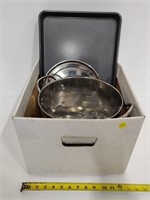 METAL LIDDED COOKER w/ BAKE TRAYS & COOKIE CUTTER