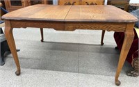 Oak dining Table. NO LEAVES. (51.5"L x 42"W x