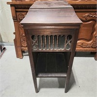 Antique Silvertone phonograph cabinet