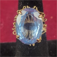 14k Gold Ring with Large light blue stone, sz 6,