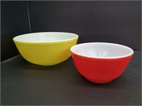 2 Vintage color Pyrex Bowls
