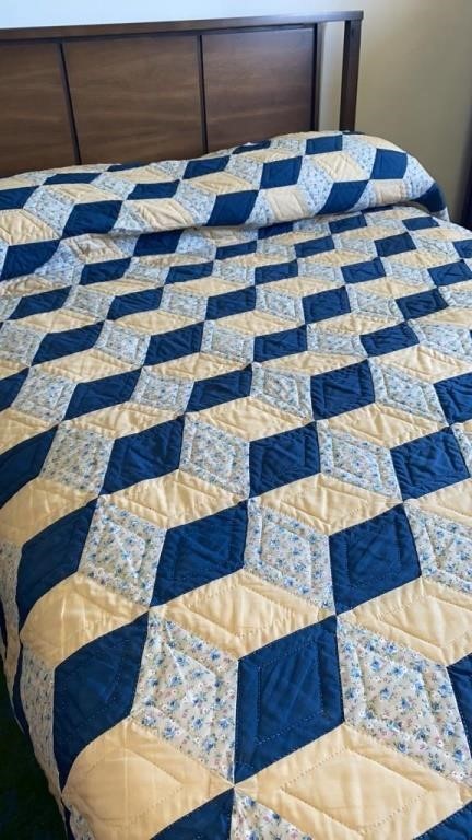 Hand quilted tumbling blocks quilt 90 x 95 inches