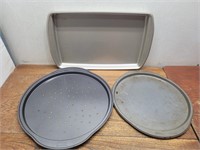 Kitchen Aid Cookie Sheet@12x19in + 2 Pizza Pans