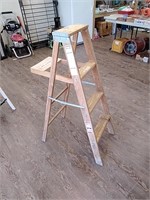 4 ft wood step ladder