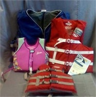 Lot of 4 life jackets