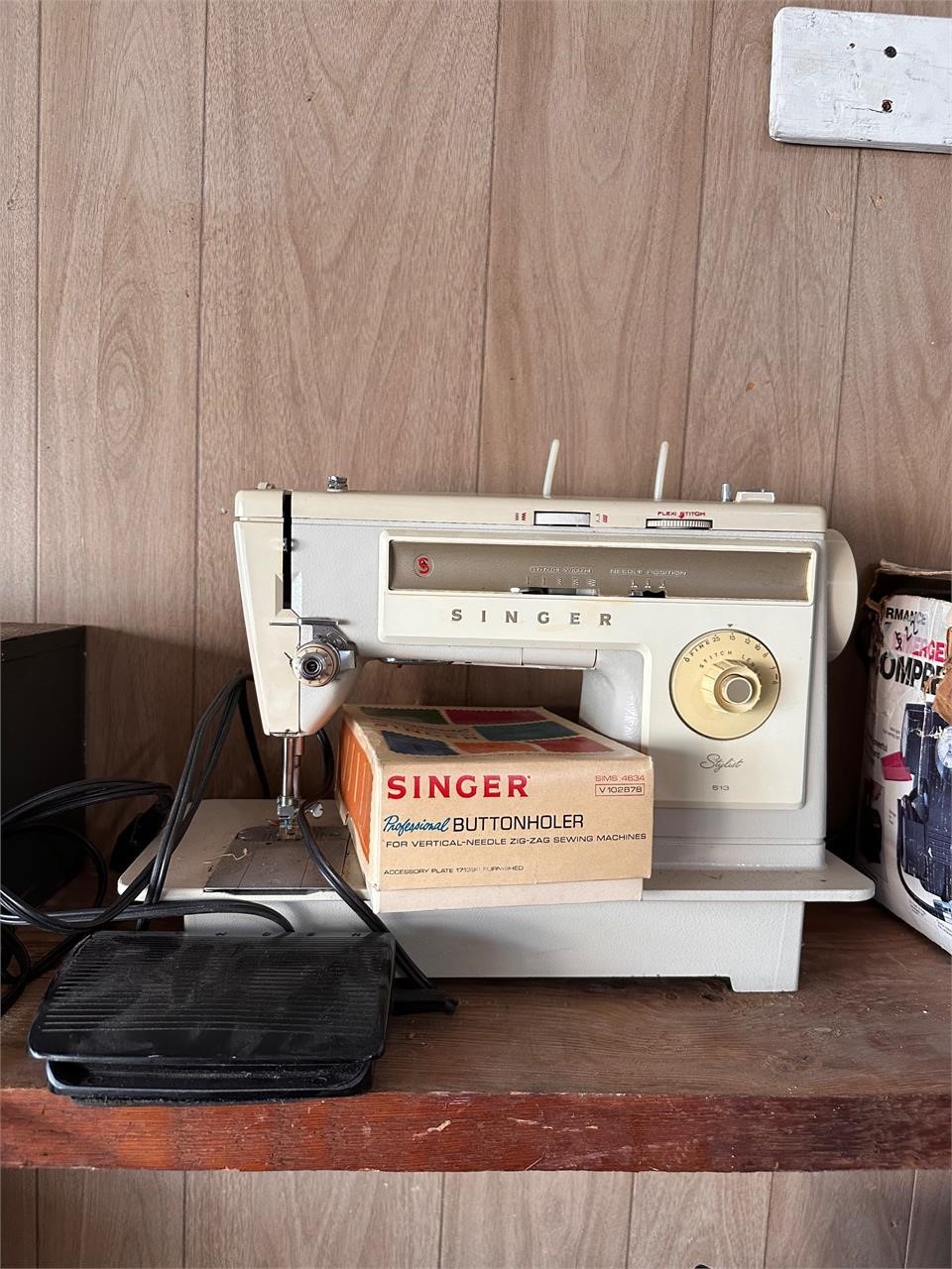 Singer Stylist 513 sewing machine