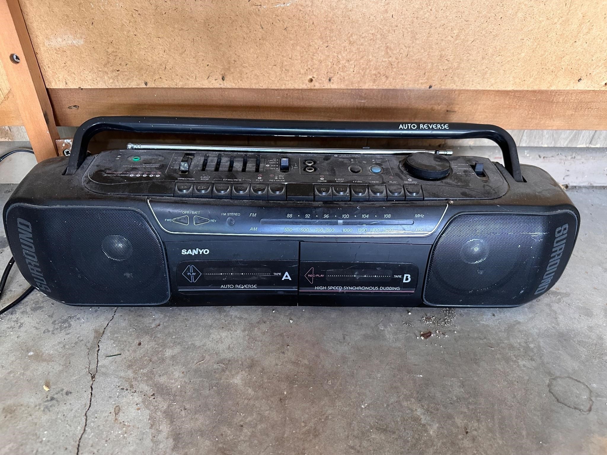Sanyo cassette player radio