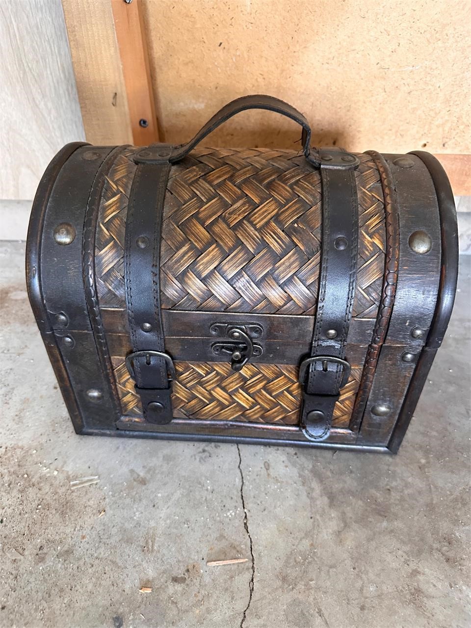 Small decor trunk