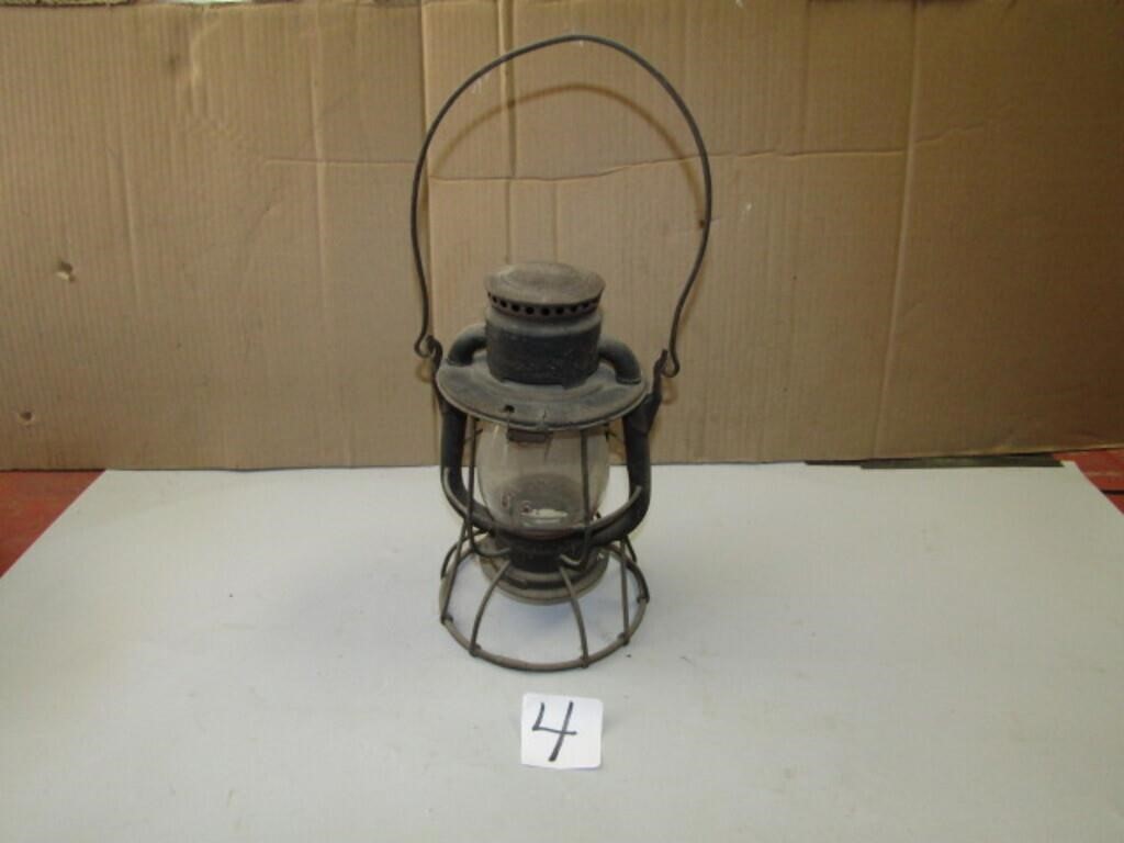 DIETZ RR LANTERN W/ GLOBE MARKED US