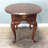 BROYHILL FURNITURE END TABLE