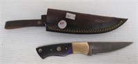 Hand made damascus steel knife with leather