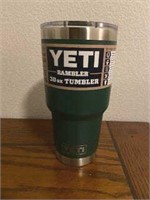 YETI 30 OZ TUMBLER WITH MEGASLIDER LID- GREEN