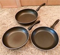 Farberware skillets 3 sizes