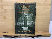 Midnight in the Garden of Good & Evil Book